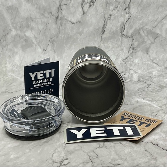 YETI RAMBLER TUMBLER 20oz WITH MAGSLIDER LID STAINLESS STEEL CHARCOAL - Picture 2 of 2